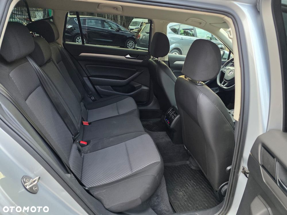 Volkswagen Passat 2.0 TDI SCR DSG Comfortline - 21