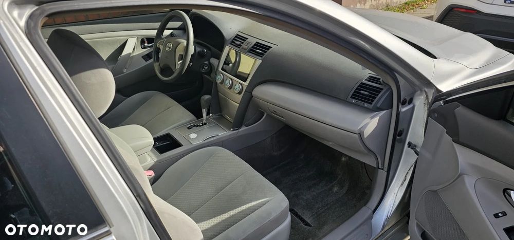 Toyota Camry 2.4 XLE - 6
