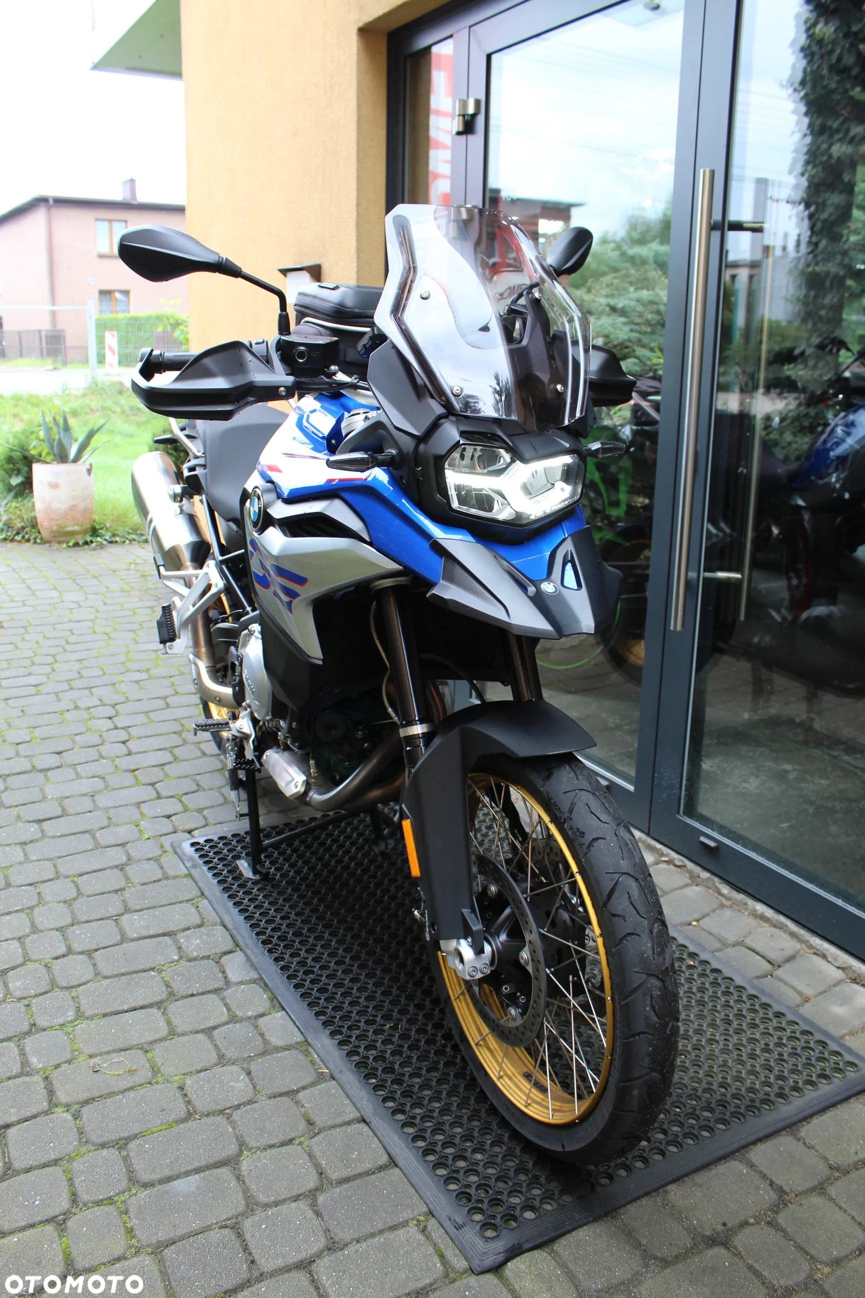 BMW F - 5