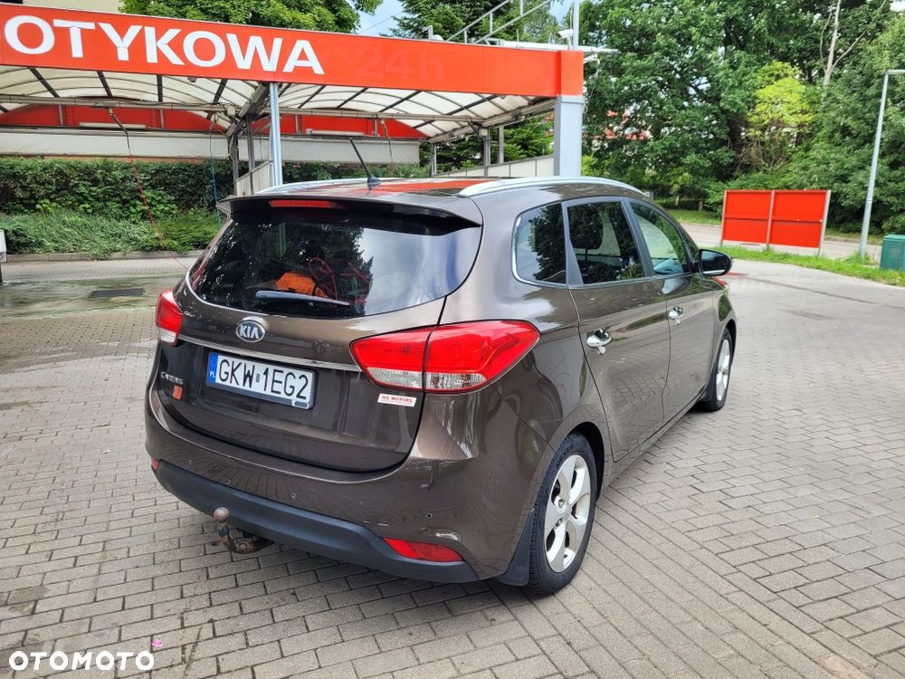 Kia Carens - 4