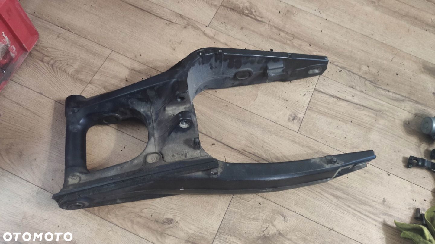 EU WAHACZ TYŁ TYLNY CZARNY HONDA CB 650 F 14-18 - 1