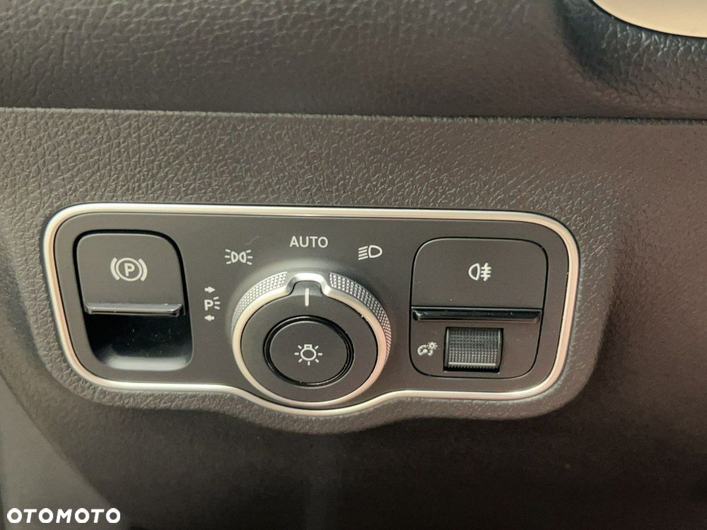 Mercedes-Benz GLB - 25
