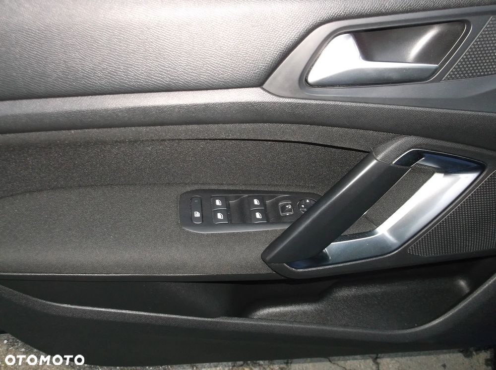 Peugeot 308 PureTech 130 GPF EAT8 Black Edition - 17