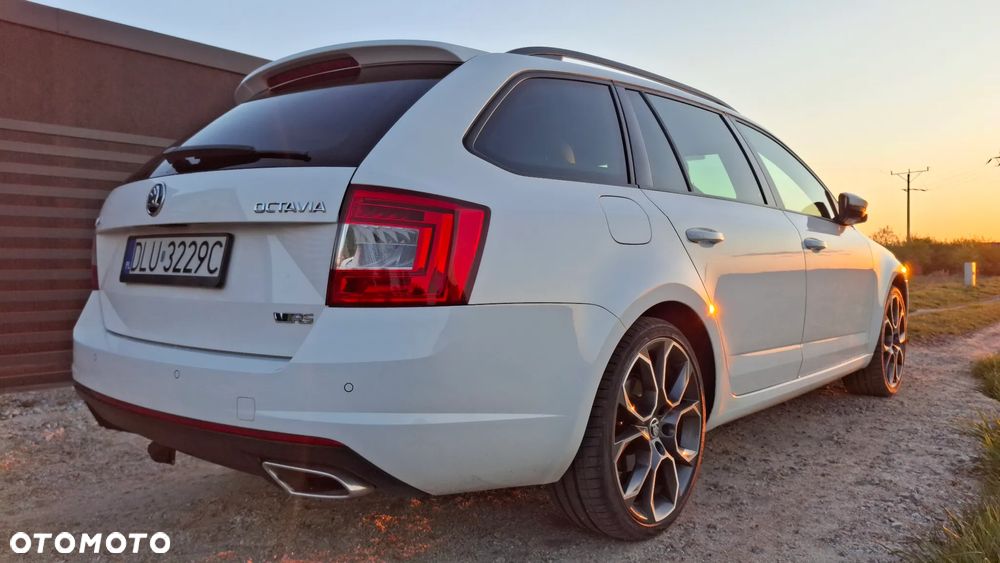 Skoda Octavia 2.0 TDI DSG RS - 10