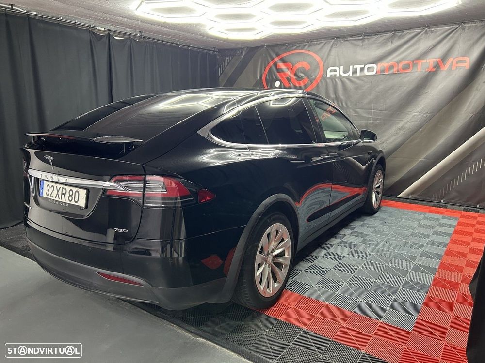Tesla Model X - 4