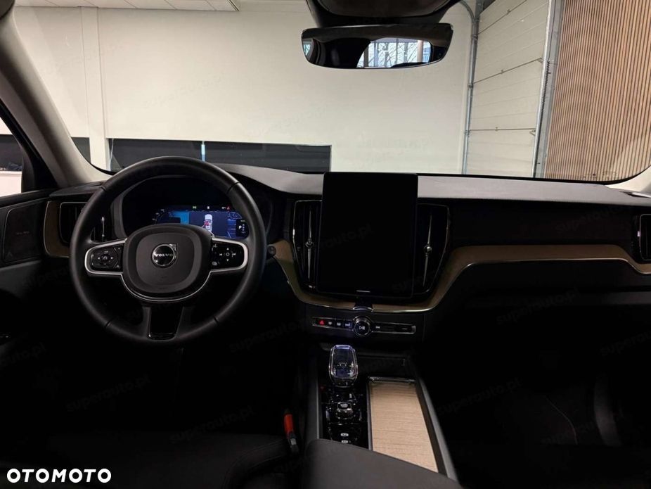 Volvo XC 60 B5 B AWD Plus Dark - 9