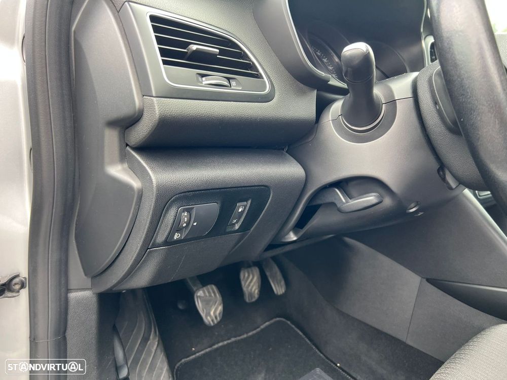 Renault Mégane 1.5 dCi Zen - 27