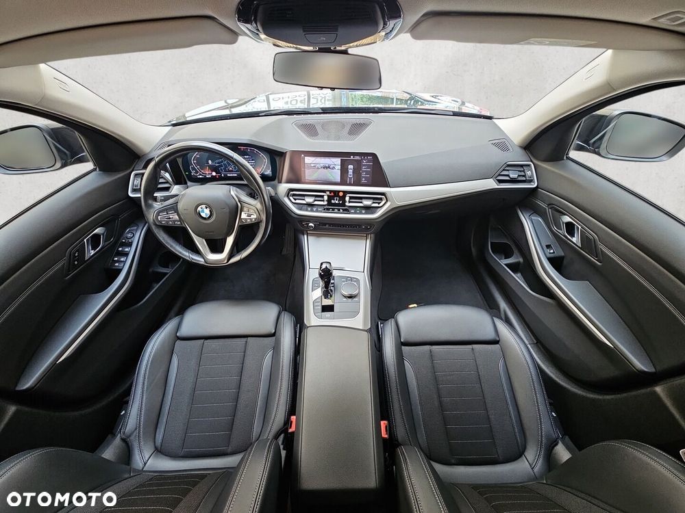 BMW Seria 3 330i xDrive Advantage - 15
