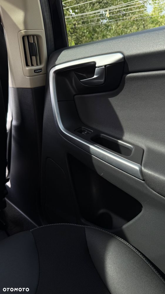 Volvo XC 60 DRIVe Kinetic - 10