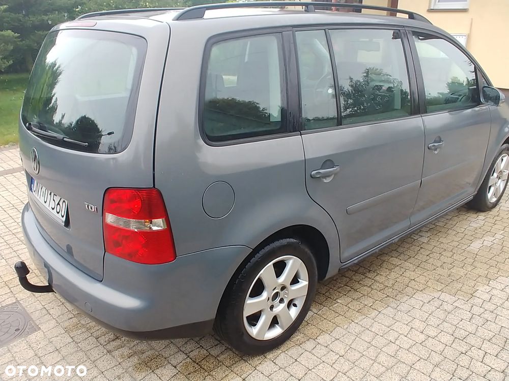 Volkswagen Touran 1.9 TDI Highline DSG - 3