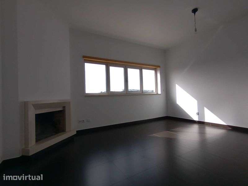 Arrendo T2 com garagem - Louriçal - Grande imagem: 2/4