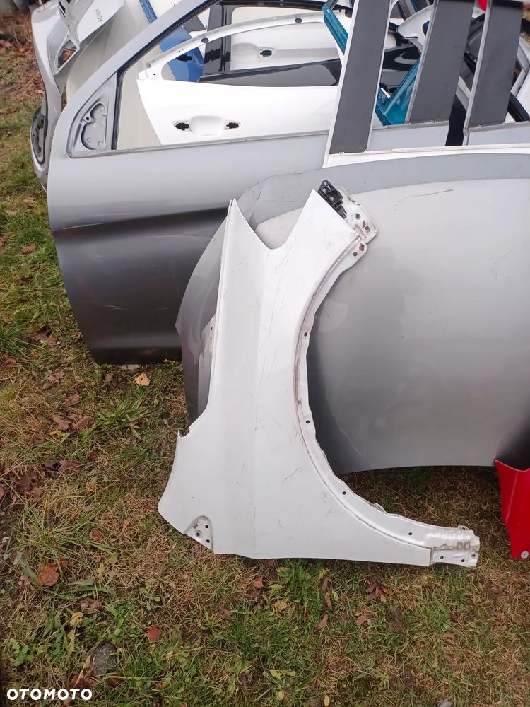SUZUKI S CROSS Lift BŁOTNIK PRAWY przód - 3