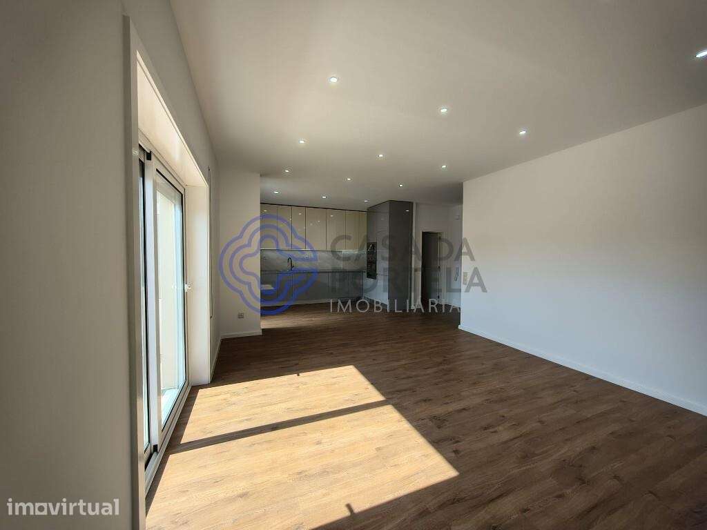 Apartamento T3 Águas Santas, último piso, 3 frentes, garagem. - Grande imagem: 2/21