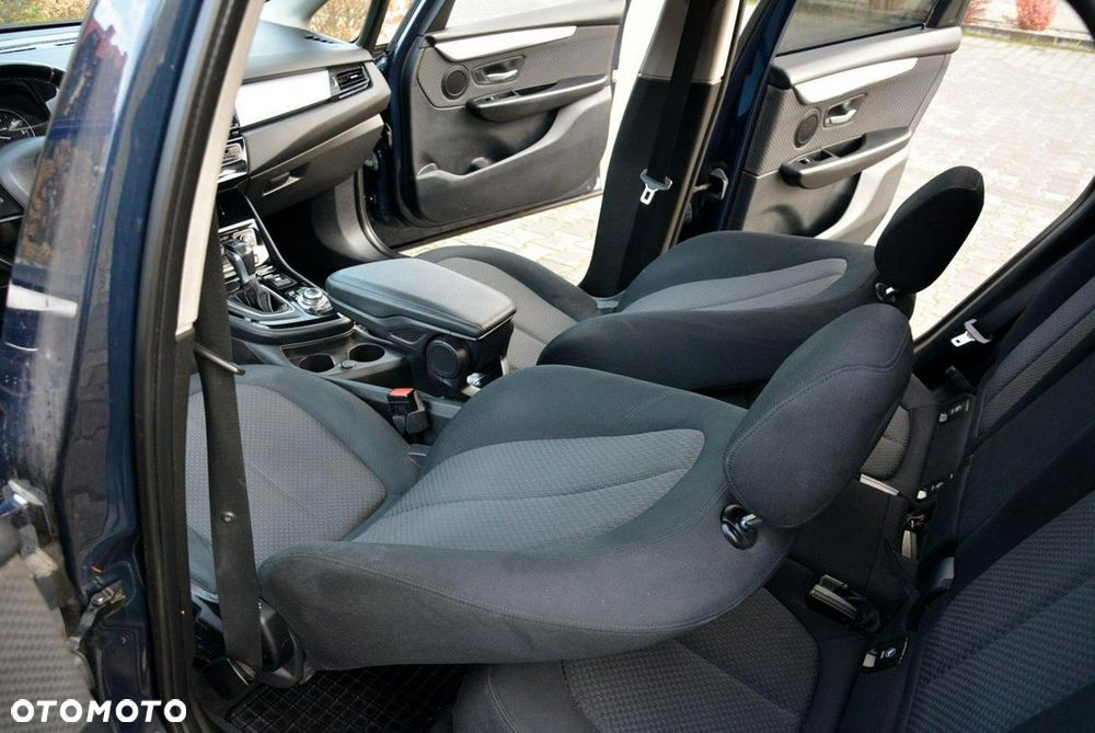 BMW Seria 2 218d - 25