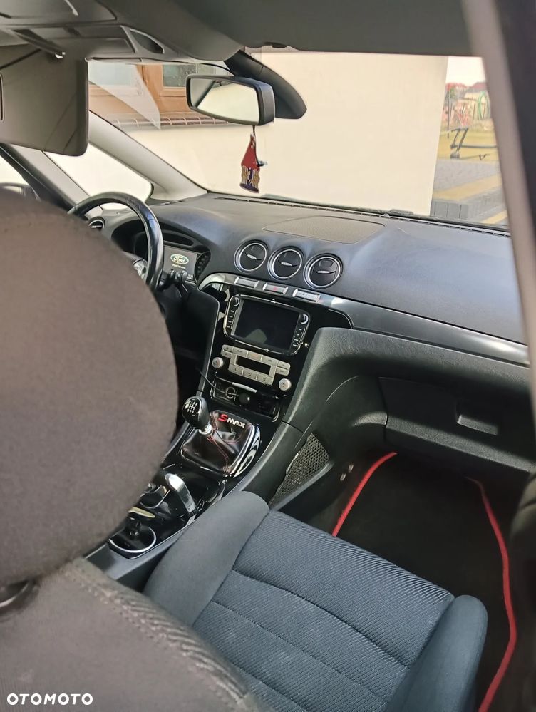 Ford S-Max - 17