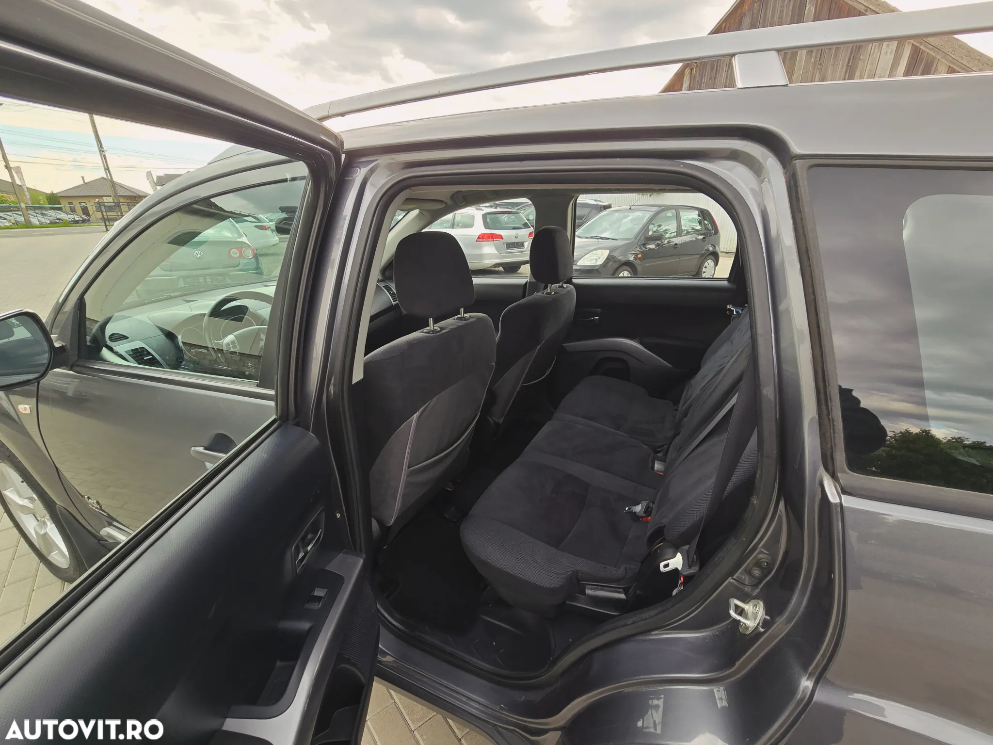 Mitsubishi Outlander 2.0 DI-D 4WD Invite - 9