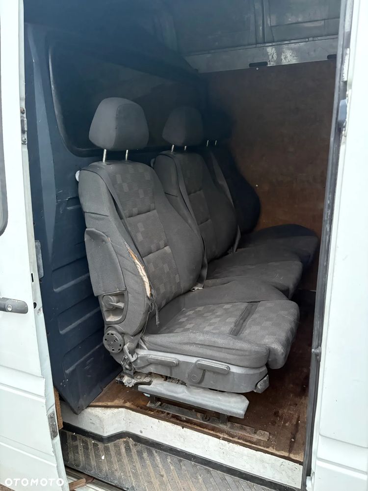 Mercedes-Benz Sprinter - 11