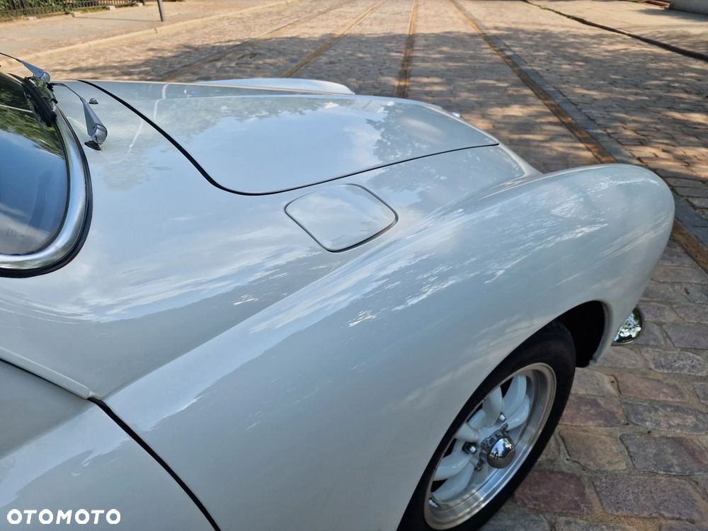 Volkswagen Karmann Ghia - 13
