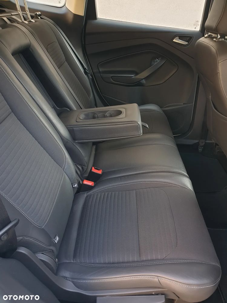 Ford Kuga 2.0 TDCi 2x4 Titanium - 34