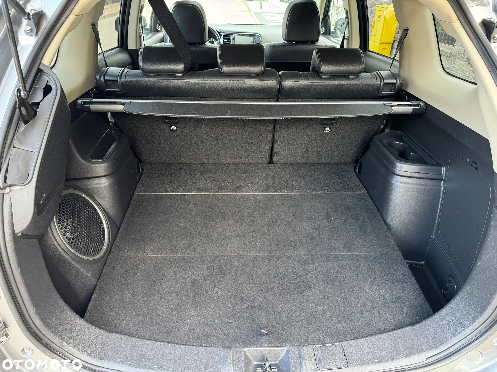 Mitsubishi Outlander PHEV Instyle NAVI + - 32