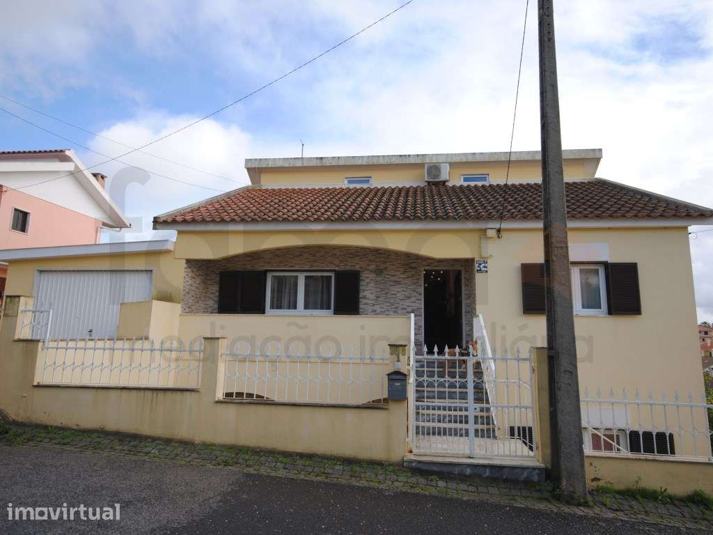 Excelente Moradia Individual T6 com amplas áreas em Porto Salvo - O... - Grande imagem: 3/51
