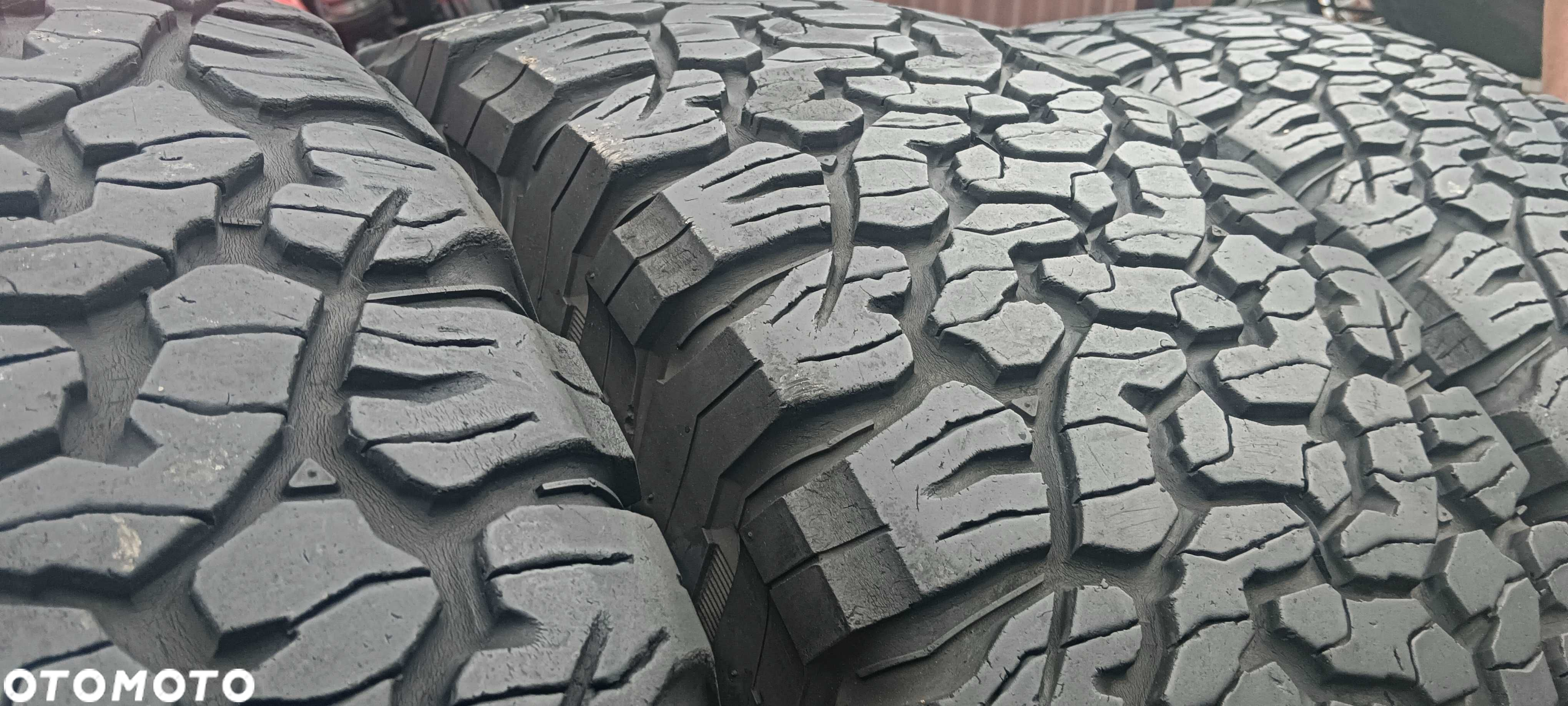 K928580L Komplet 265/70R17 BF-GoodRich All-Terrain T/A K02 dot.3915 - 4