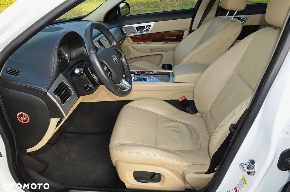 Jaguar XF 2.0 T Premium Luxury - 10