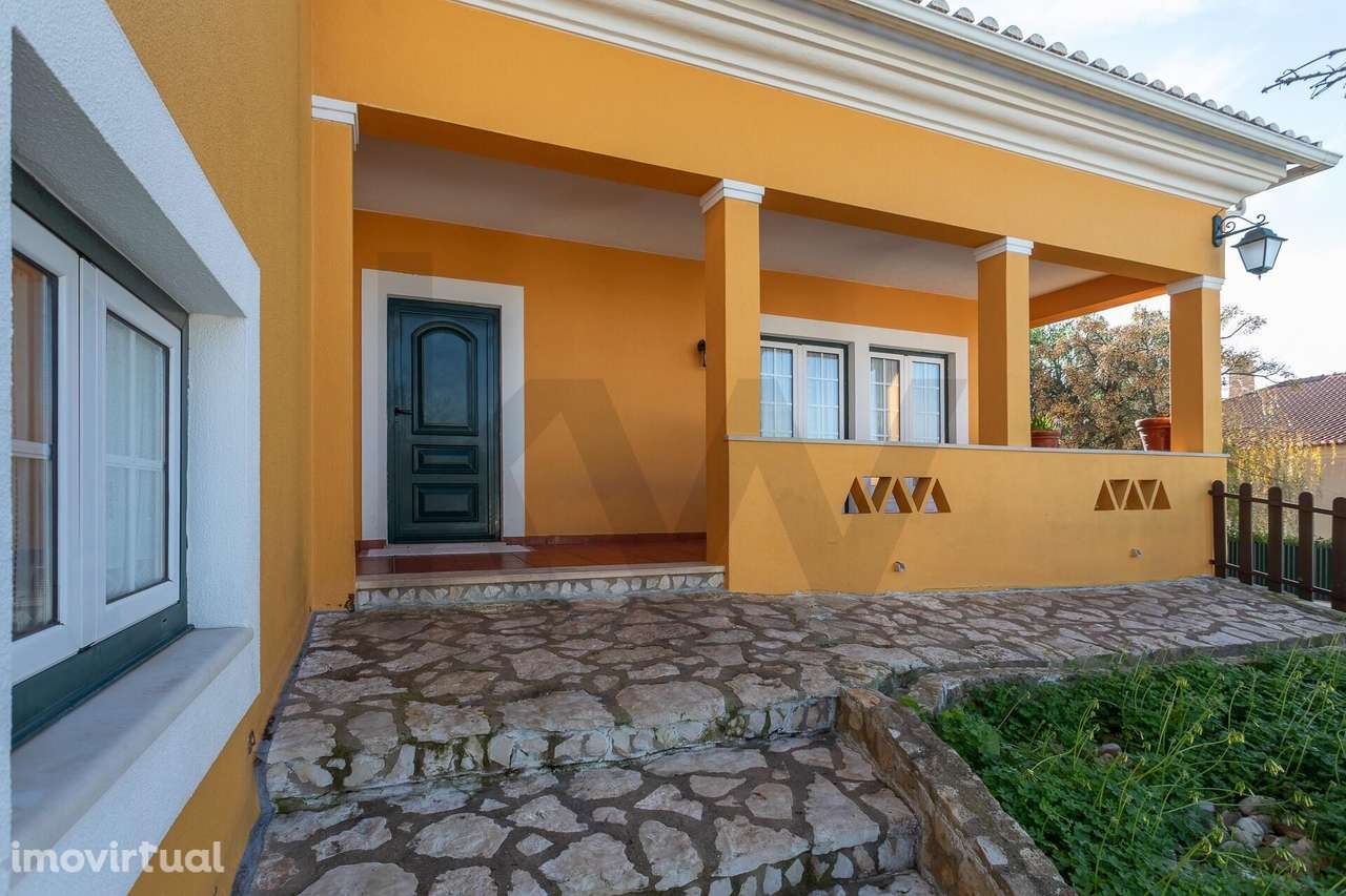 Moradia T3 isolada com 326 m2 inserida num terreno de 790 m2, piscina, - Grande imagem: 2/60