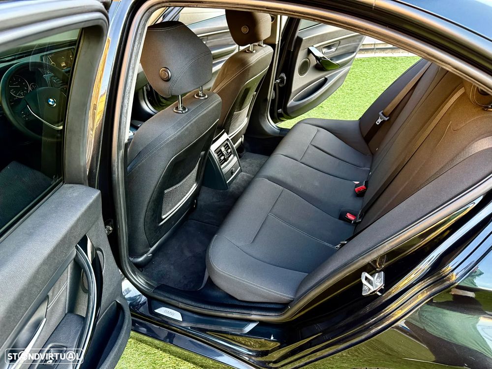 BMW 320 d Auto Line Sport - 25