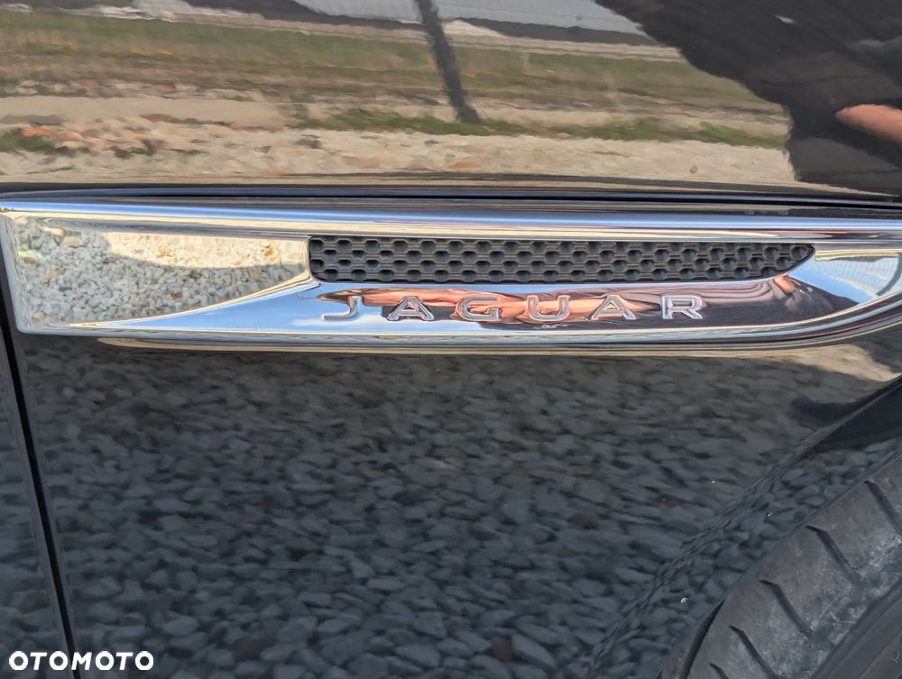 Jaguar XE 2.0 T Prestige - 9