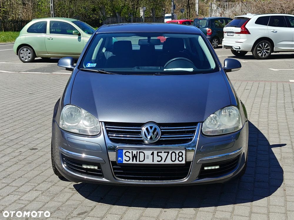 Volkswagen Jetta 1.6 Comfortline - 11