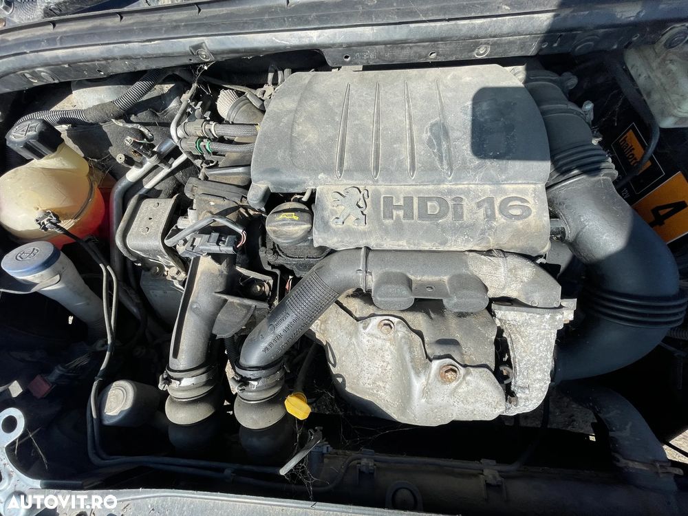 Dezmembrez Peugeot 307 SW 1.6 HDi 110Cp 80kW an 2005 Break Facelift - 8