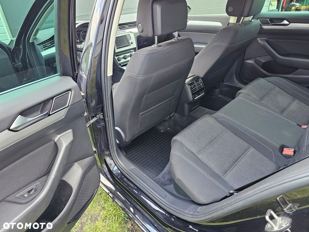 Volkswagen Passat 2.0 TDI (BlueMotion Technology) Comfortline - 20