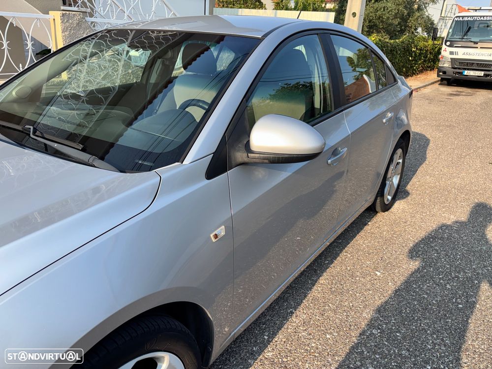 Chevrolet Cruze 1.6 LS - 3