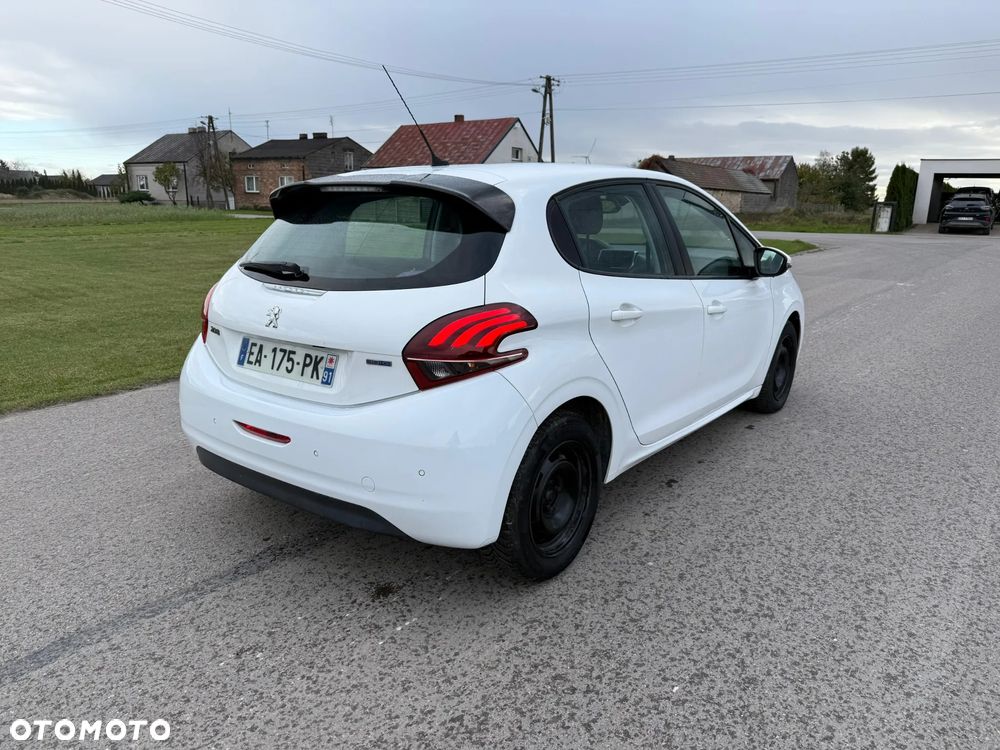 Peugeot 208 - 4