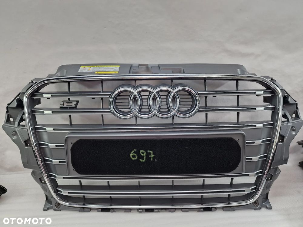 AUDI A3 / S3 8V0 / 8V3 12- ATRAPA / GRILL PRZEDNI PRZÓD , BARDZO ŁADNA , SZARA , NR 8V3853651B/C , NR AUKCJI GL696 (GL697) - 1