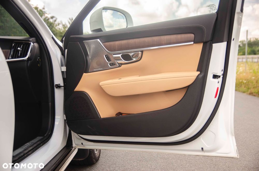 Volvo V90 Cross Country - 26