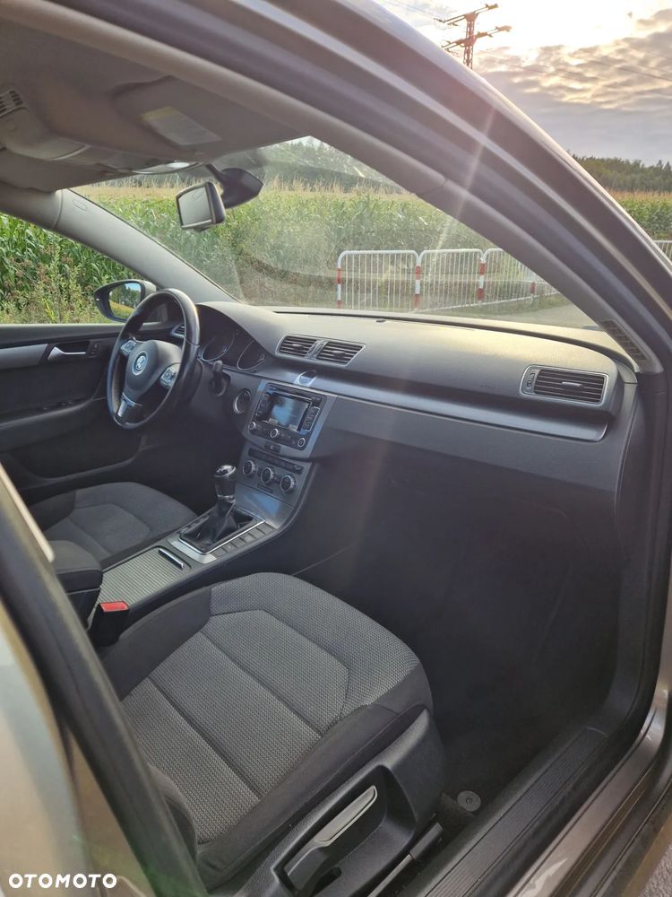 Volkswagen Passat 2.0 TDI Comfortline - 12