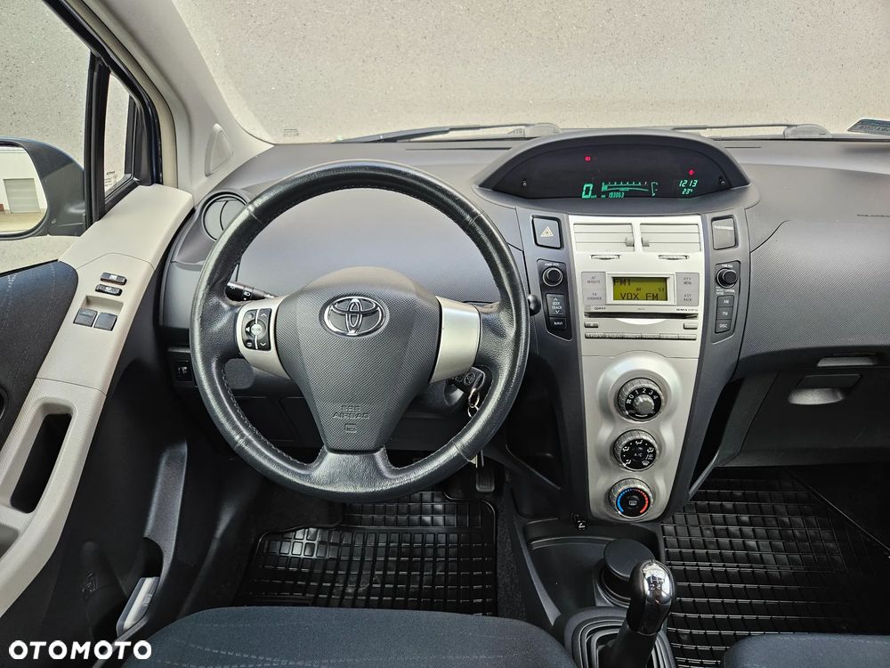 Toyota Yaris 1.3 VVT-i Luna - 29