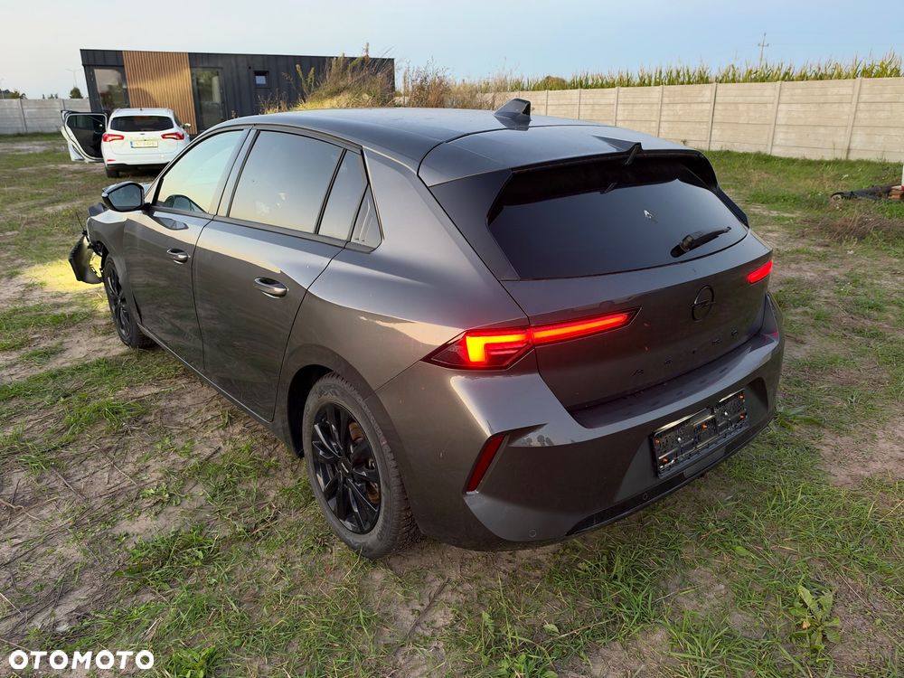Opel Astra 1.2 Turbo GS - 2