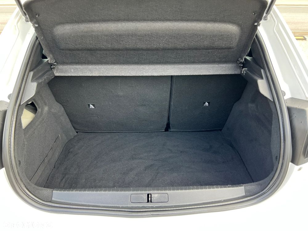Peugeot 208 - 13
