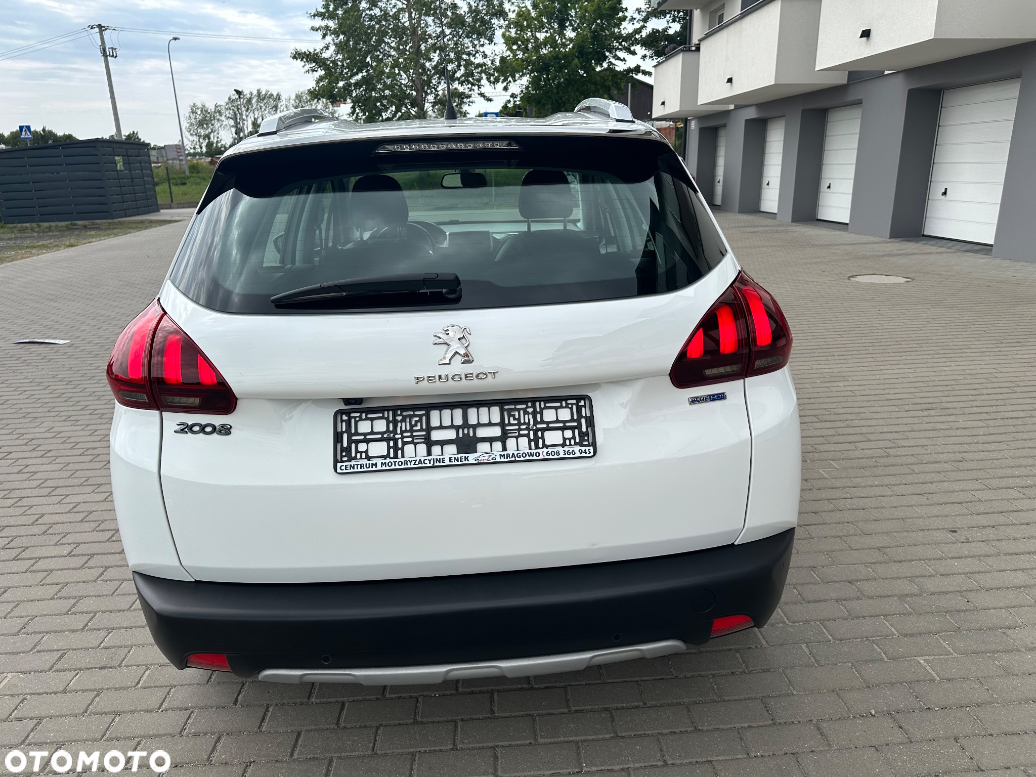Peugeot 2008 1.6 BlueHDi Allure - 9