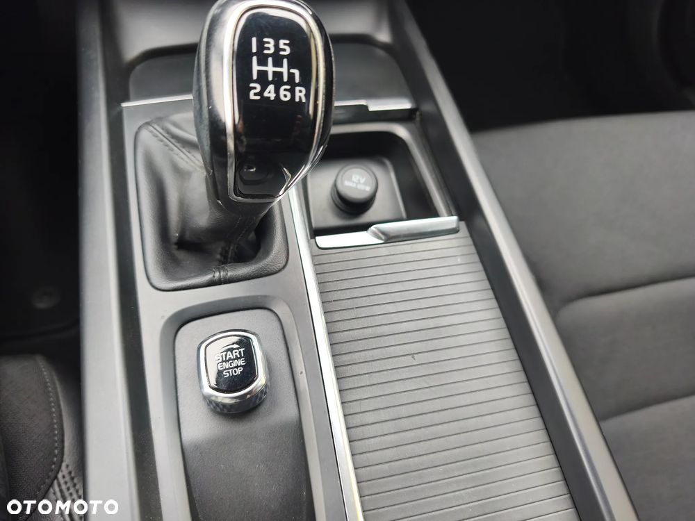 Volvo V60 D3 Momentum Core - 26
