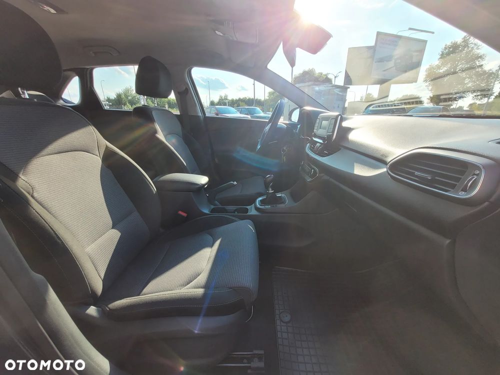 Hyundai i30 1.5 DPI Classic + - 17