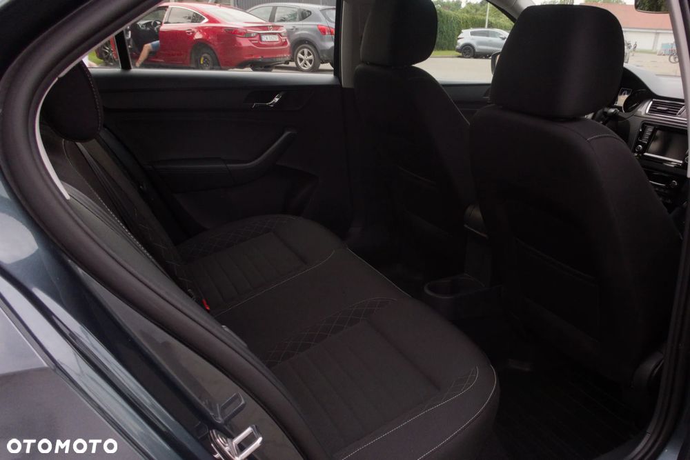 Skoda RAPID 1.2 TSI Style - 9