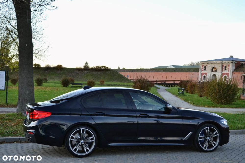 BMW Seria 5 M550i xDrive sport - 10