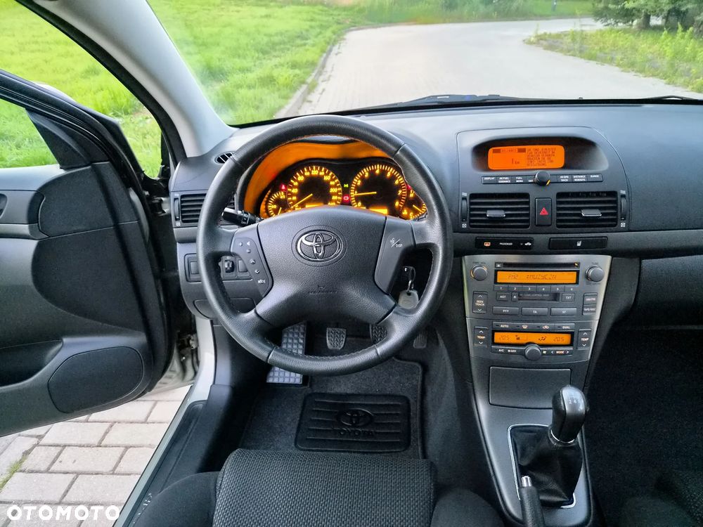 Toyota Avensis 2.0 VVT-i Travel - 11