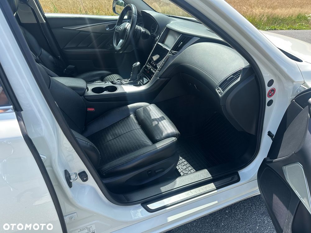 Infiniti Q50 2.0t Sport Sound Studio by Bose - 9