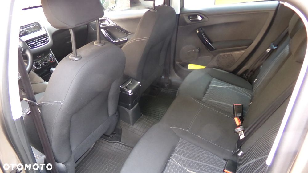 Peugeot 208 1.2 PureTech Style - 12