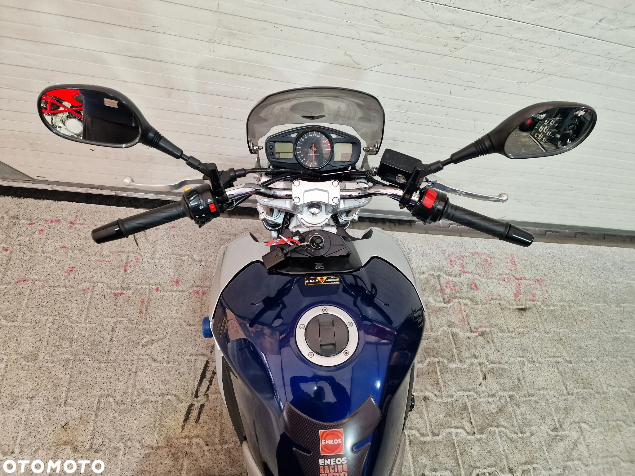 Suzuki GSR - 29